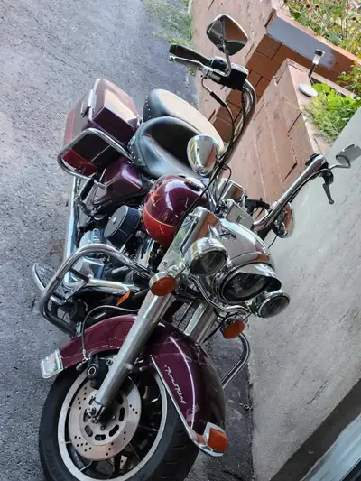 Evo twin cam 88 cubic inch Carbureted runs mint always ready to roll out. Always been maintained. On...