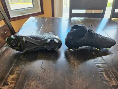 Nike Phantom Luna 2 Elite FG Cleats – US M9/W10.5 – Like New, View more