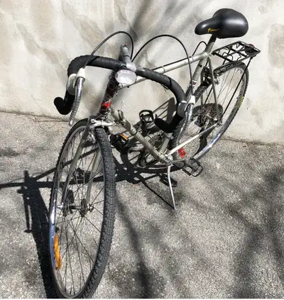 VÉLO DE COURSE TORPADO / TORPADO RACING BICYCLE, View more