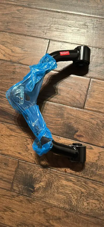 Selling my Cognito Upper Control Arms for a 2020-2024 GMC/Chevy Silverado/Sierra 2500/3500HD Brand n...