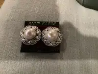 Silver/pearl clip on costume jewelry earrings