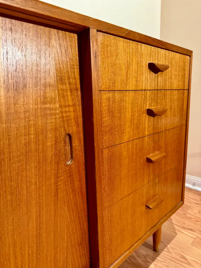 Mid Century Teak Sideboard  in Hutches & Display Cabinets in Markham / York Region - Image 6