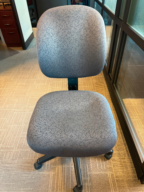 Office Chair, ergonomics, rotating in Chairs & Recliners in Calgary