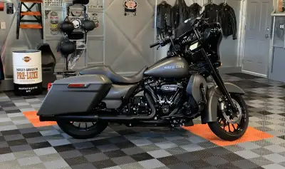 2019 Streetglide Special, Industrial Grey Denim 60,000 km Original owner, always stored in heated ga...