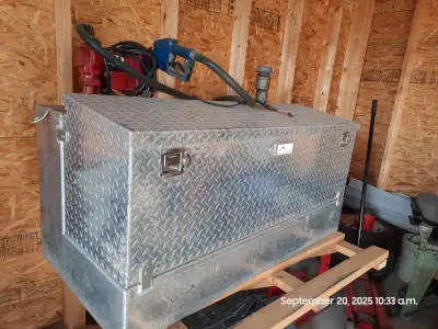 100 GALLON ALUMINUM FUEL TANK WITH BUILT IN TOOL BOX 12 VOLT ELECTRIC PUMP ....PUMPS 15 GALLONS PER...