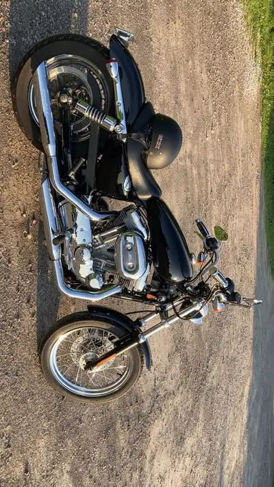 Selling my 05 sportster 883 because I bought a bigger bike. The bike runs great and only had 27500km...