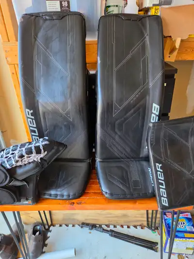 Black Bauer Mach Senior medium Goalie 34" pads full set, View more