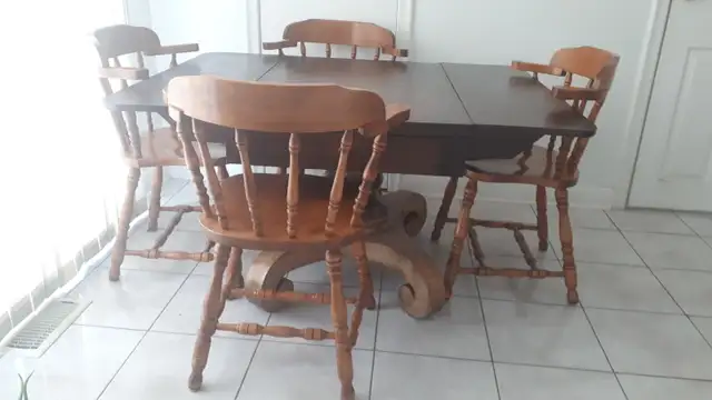 Antique dining table set in Dining Tables & Sets in Kingston - Image 2