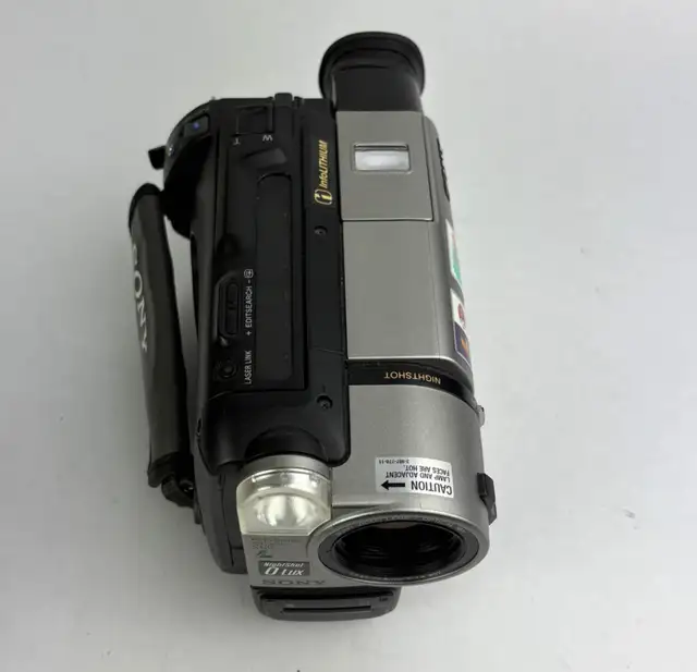 Sony Handycam CCD-TR940 in Cameras & Camcorders in Winnipeg - Image 7