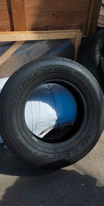 Pneu Bridgestone 255/70R18   113T dans Pneus et jantes  à Ouest de l’Île