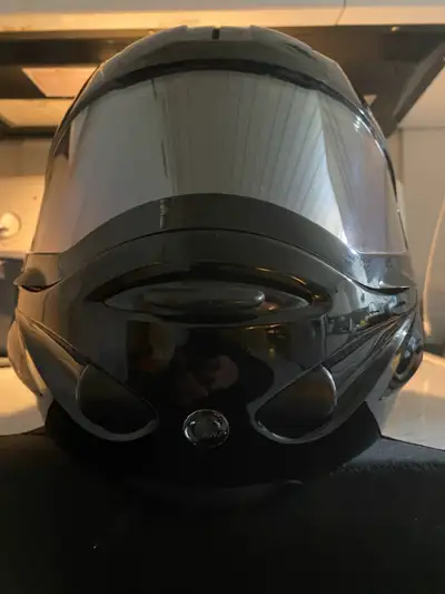 Clean like new. I can meet in Ottawa Monday to Friday.