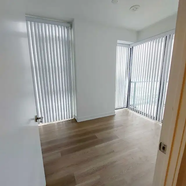 condo unit in apartment building in Mississauga  in Room Rentals & Roommates in Mississauga / Peel Region - Image 3
