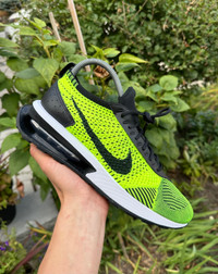 Running Shoes Nike Air Max FlyKnit Run size 8,5 men’s new brand 