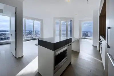 Condo 1000pc 47e étage avec vue panoramique Tour des Canadiens 2