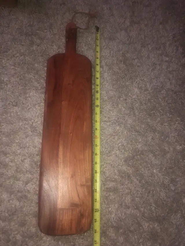 Vintage heavy charcuterie wooden board / firm Price in Arts & Collectibles in Calgary - Image 3