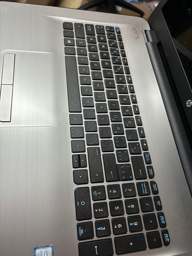 Hp: 17-x108ca - silver  in Laptops in Cambridge - Image 2