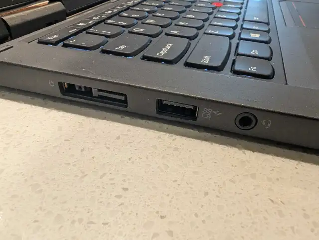 Laptop Lenovo Thinkpad Yoga S1. i5, 8Gb ram, 128Gb SSD. Touchscr in Laptops in Ottawa - Image 5