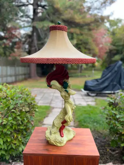 Pickup a l’ile perrot. Rare in our Canadian market. In great condition with original shade. Par text...