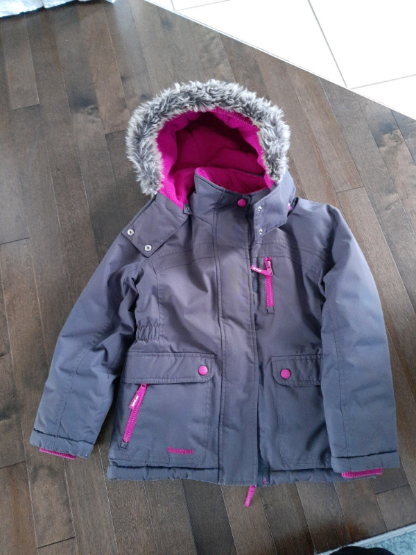 Manteau d'hiver fille grandeur 7 ans dans Enfants et jeunesse  à Ville de Québec