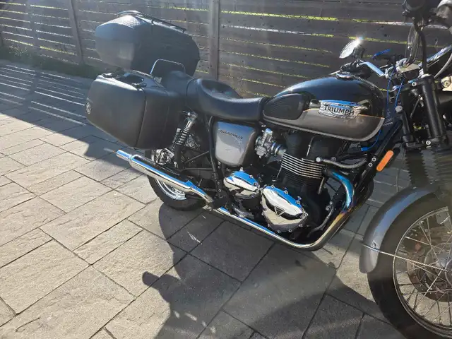 Triumph Bonneville T100 and SE 2002 - 2017 luggage in Motorcycle Parts & Accessories in City of Toronto - Image 11
