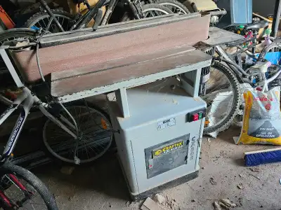 I'm selling a Craftex CX505 edge sander, a robust tool for any woodworking shop. This sander has see...