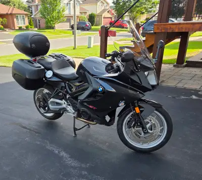 2014 BMW F800 GT Sport-Tourer 37,618 KM; belt drive; ABS; BMW top and side cases; custom saddle [Sar...
