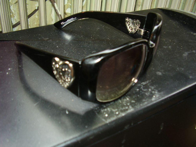 Gucci Heart Crest Sunglasses GG 3067 Made In Italy dans Autre  à Ville de Toronto - Image 4