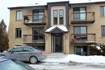 Grand 4 1/2 Vimont Laval. Très spacieux cuisine et salon à aire ouverte. Demander 1350,00 $ / mois....
