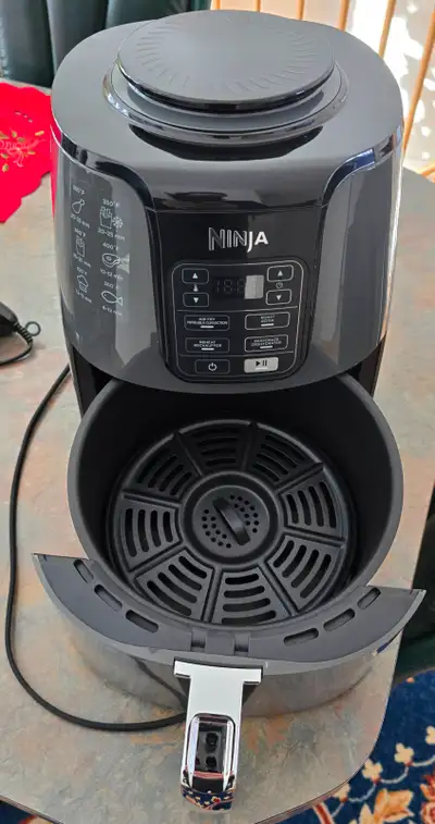 Friteuse à air chaud à un panier Ninja, 4-en-1, 4 pte à vendre, View more