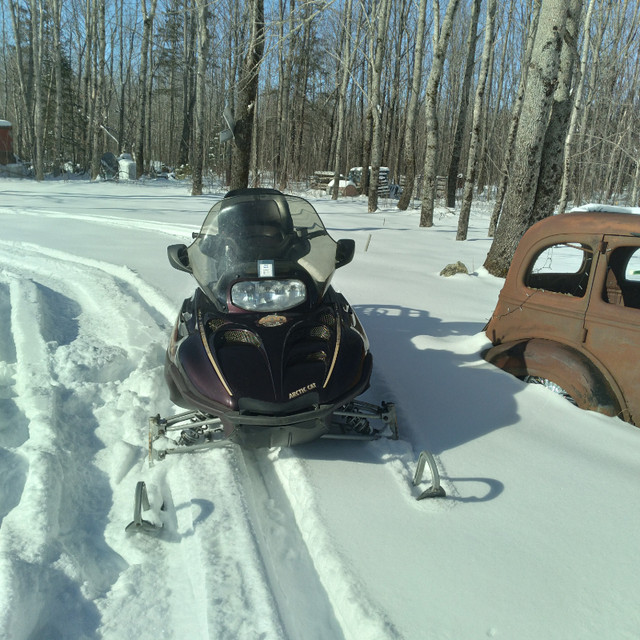 Arctic Cat  600 Touring in Snowmobiles in Fredericton - Image 4