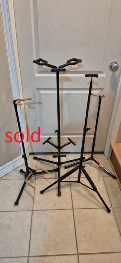 trépied (s) pour guitare / guitar stand (s), View more