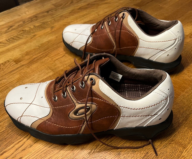 Chaussures golf cuir Oakley homme 9.5 dans Golf  à Ville de Québec - Image 2
