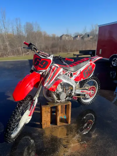 1998 Honda cr250 with ownership Selling because I haven’t ridden it in the past 2 years. - tops end...