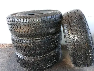 4 pneus Kumho AT51 road Venture,4 saisons homologué hiver 235 70r16 104t, achetés neuf en avril 2023...