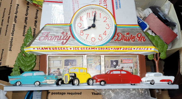 VINTAGE 3-D FAMILY DRIVE-IN SIGN CLOCK in Arts & Collectibles in St. Catharines