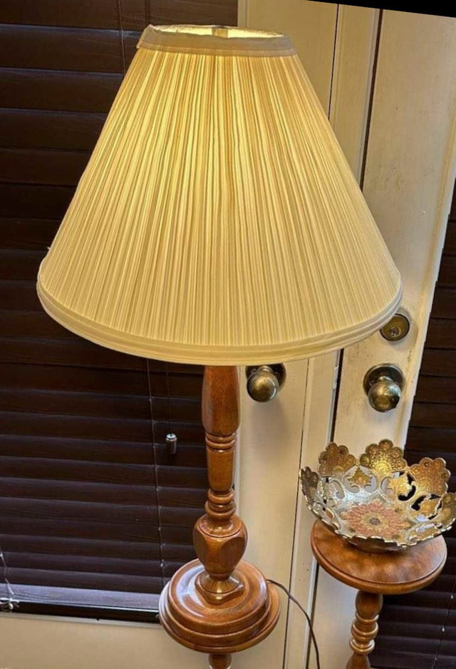 Vintage “ Leviton “lamp Oak wood base ( Made in Canada)  in Indoor Lighting & Fans in Regina - Image 2