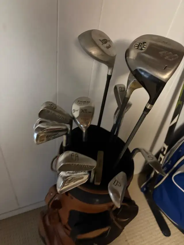 men’s right handed golf clubs and bag  in Golf in Guelph - Image 3