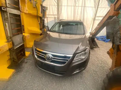 2011 Tiguan part out. Parts not available: doors, front axels, floor mats, service manual, alternato...