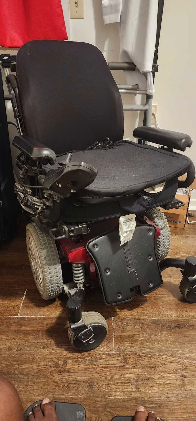 Electric wheelchair  in Health & Special Needs in Ottawa - Image 3