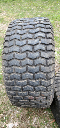 PAIR OF 22X9.5X12 LAWN TRACTOR TIRES