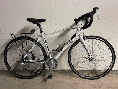 Road Bike Giant Defy Carbon Aluminium Medium 5.5-5.10 Tuned up, View more
