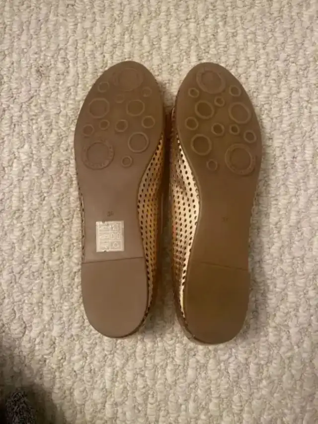 HIGH END DESIGNER SIZE : 36 ( NARROW FEET)  Marc Jacobs Mouse fl in Women's - Shoes in Calgary - Image 4