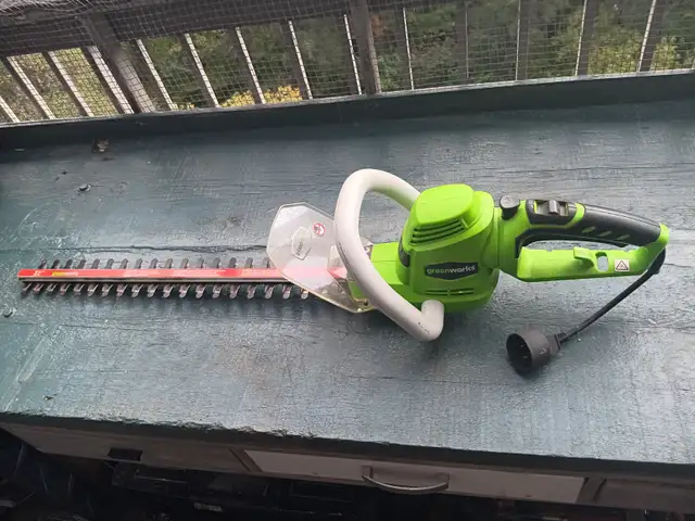 HEDGE TRIMMER $55 in Outdoor Tools & Storage in City of Toronto - Image 2