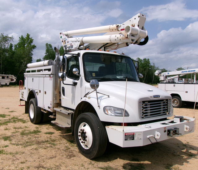 ( 2014 ) - FREIGHTLINER M2 W/ ALTEC TA45M BUCKET TRUCK in Other in Delta/Surrey/Langley