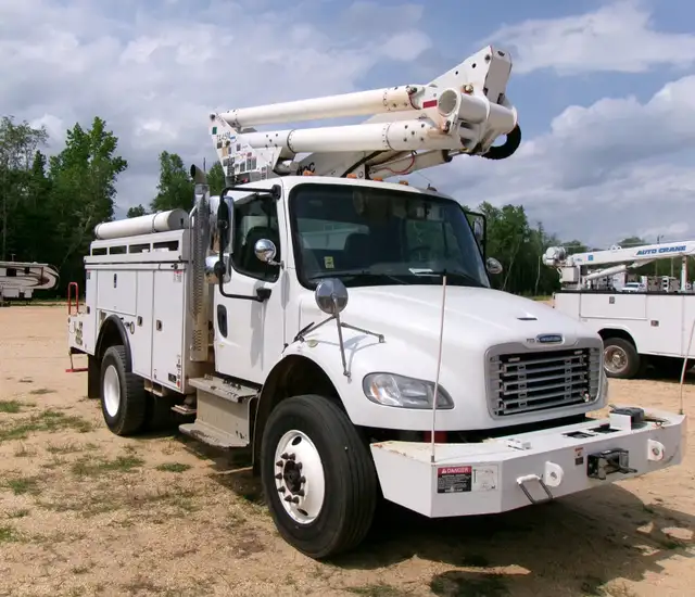 ( 2014 ) - FREIGHTLINER M2 W/ ALTEC TA45M BUCKET TRUCK in Other in Delta/Surrey/Langley - Image 2