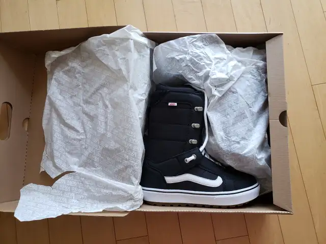 New VANS HI-STANDARD OG snowboard boots 8.5 men's/10 women's in Snowboard in Calgary - Image 4