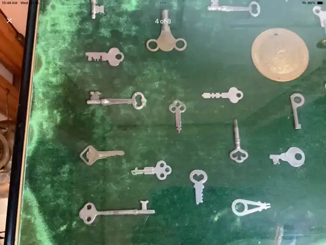 Collection of Ant/Vt Keys & Bronze Medallion Bangkok Thailand63235014280065123