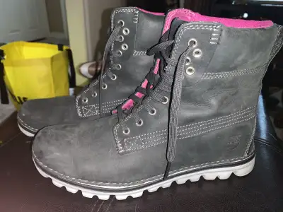 Women’s Timberland Earthkeepers Black Leather Boots – Size 10, View more