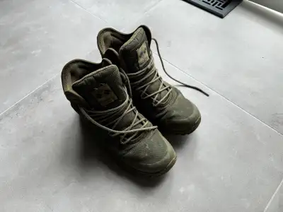 Columbia Fairbank Mids Winter Boots Size 8.5, View more