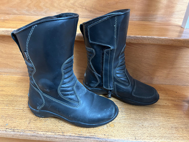 Size 6.5 women’s riding boots in Clothing, Shoes & Accessories in St. John's - Image 2